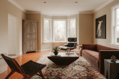 Aubergine maakt je woonkamer dit najaar warmer